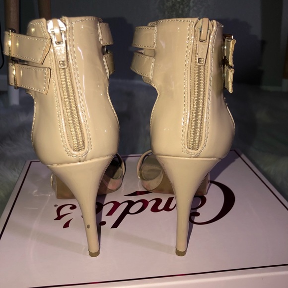 High heels - Picture 3 of 3